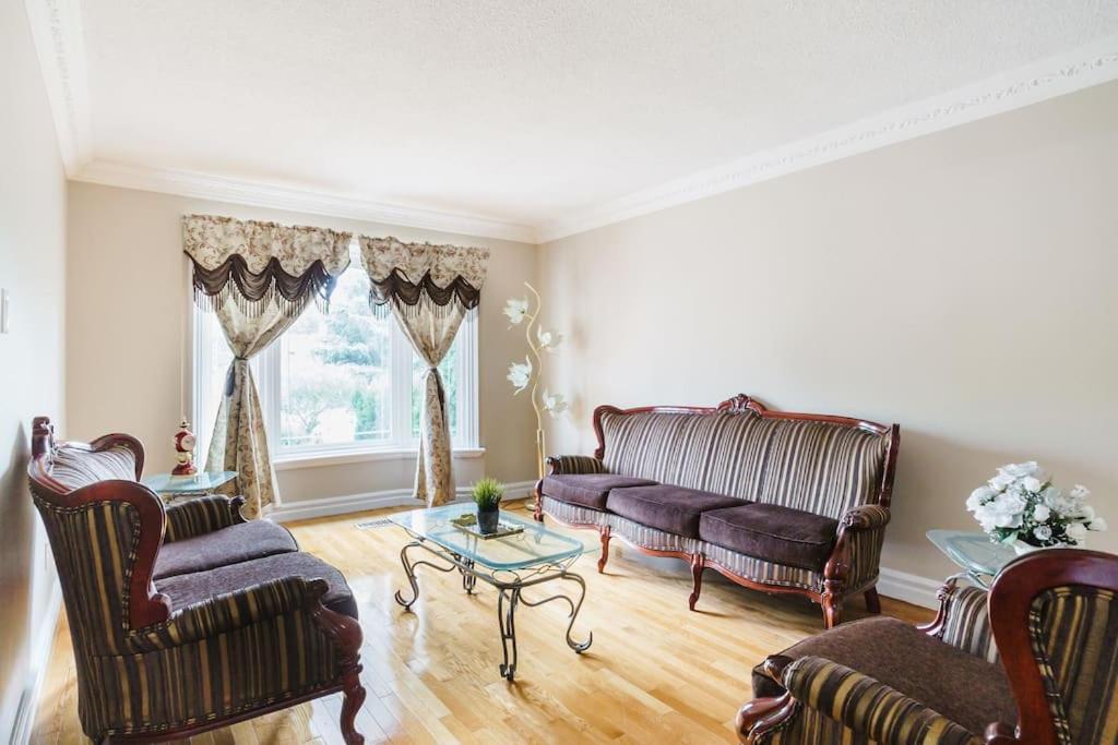 מיסיסאוגה Beautiful Home 4 Bed, 3 Bath, Garage, Backyard! מראה חיצוני תמונה