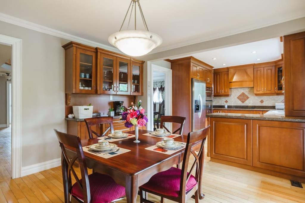 מיסיסאוגה Beautiful Home 4 Bed, 3 Bath, Garage, Backyard! מראה חיצוני תמונה