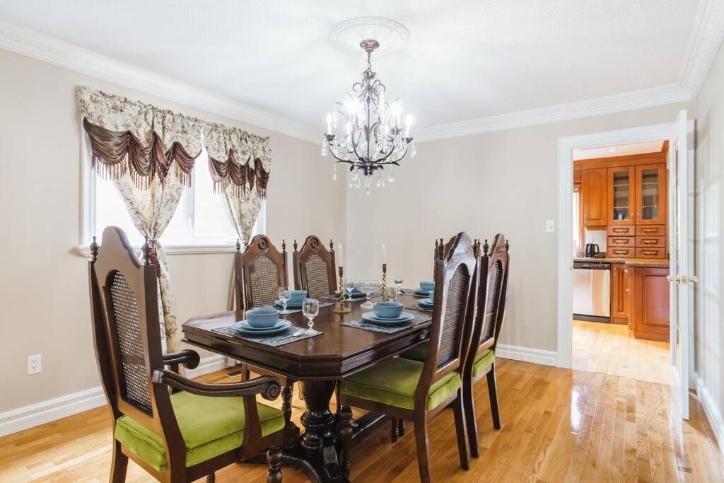 מיסיסאוגה Beautiful Home 4 Bed, 3 Bath, Garage, Backyard! מראה חיצוני תמונה