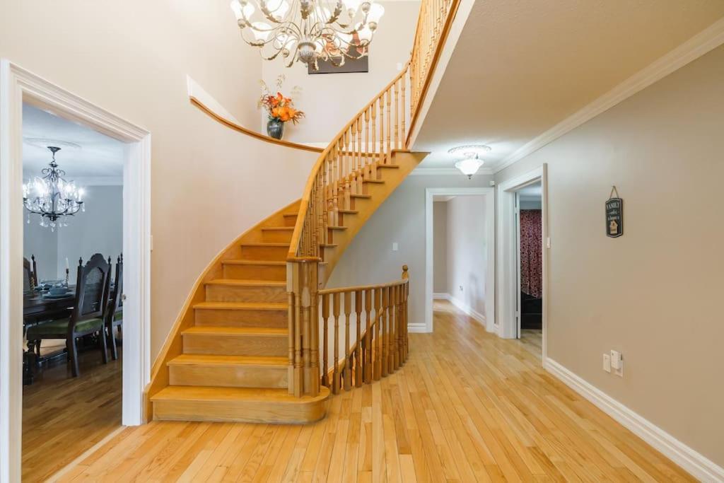 מיסיסאוגה Beautiful Home 4 Bed, 3 Bath, Garage, Backyard! מראה חיצוני תמונה