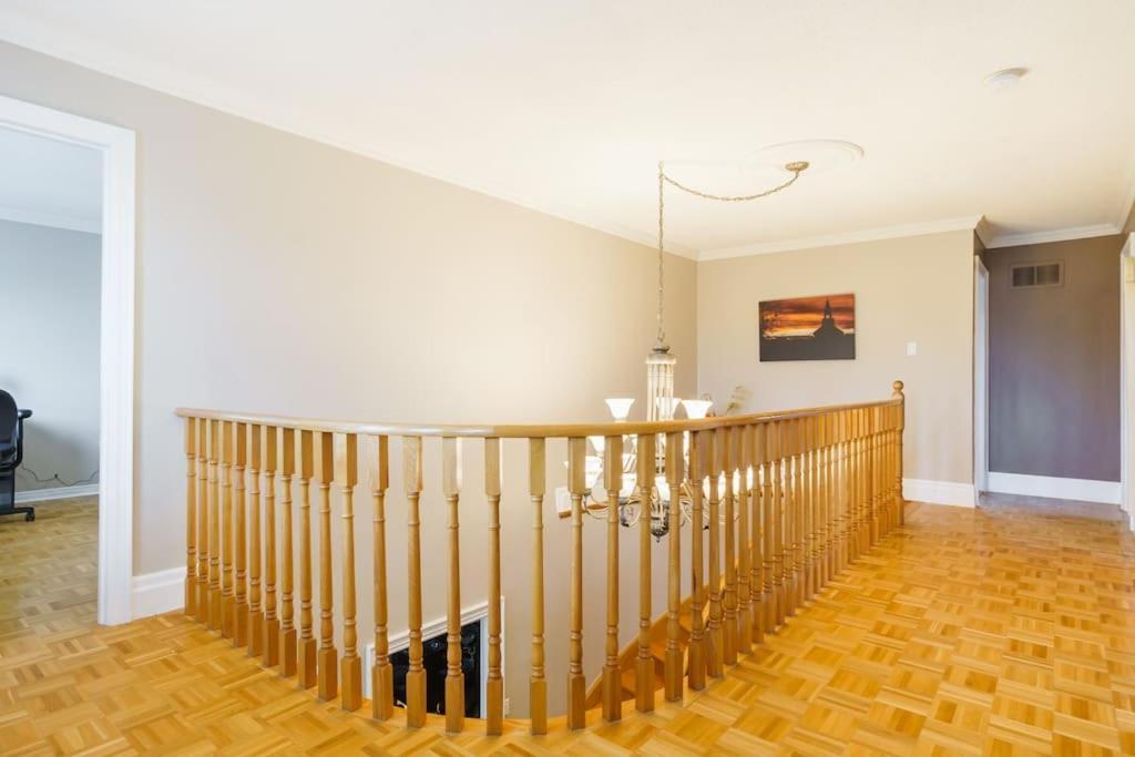 מיסיסאוגה Beautiful Home 4 Bed, 3 Bath, Garage, Backyard! מראה חיצוני תמונה