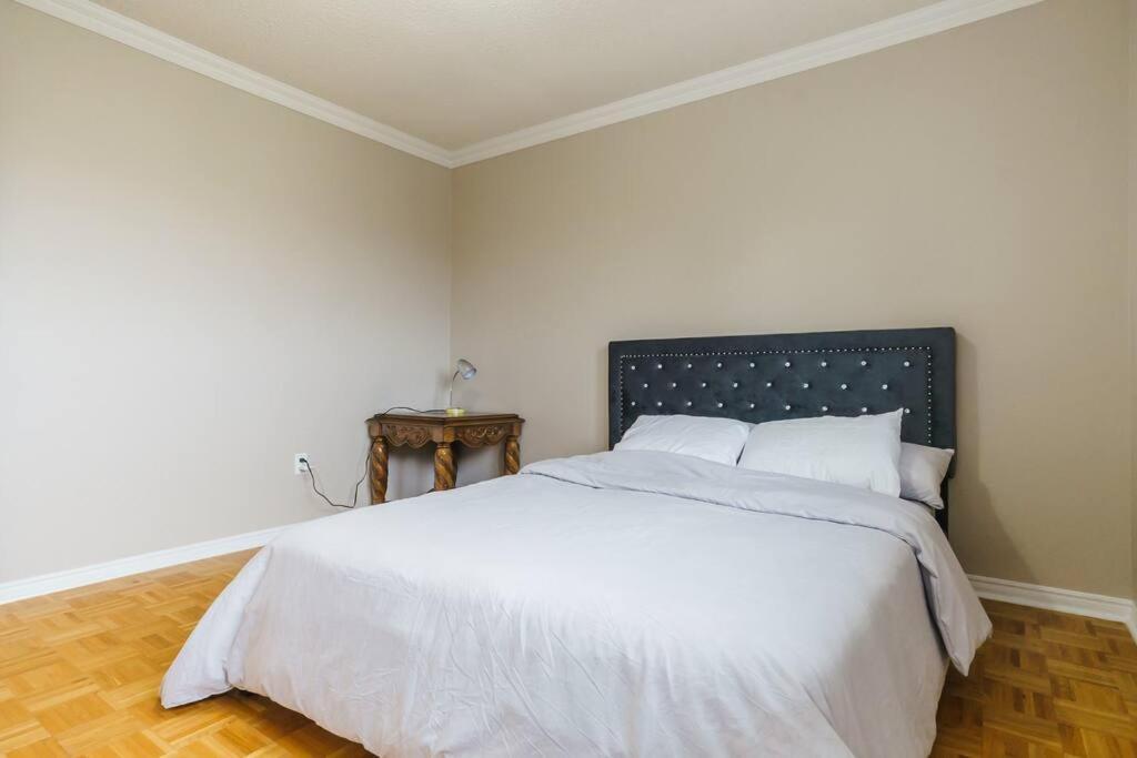 מיסיסאוגה Beautiful Home 4 Bed, 3 Bath, Garage, Backyard! מראה חיצוני תמונה