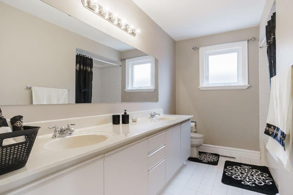 מיסיסאוגה Beautiful Home 4 Bed, 3 Bath, Garage, Backyard! מראה חיצוני תמונה