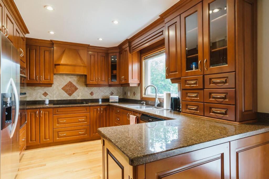 מיסיסאוגה Beautiful Home 4 Bed, 3 Bath, Garage, Backyard! מראה חיצוני תמונה
