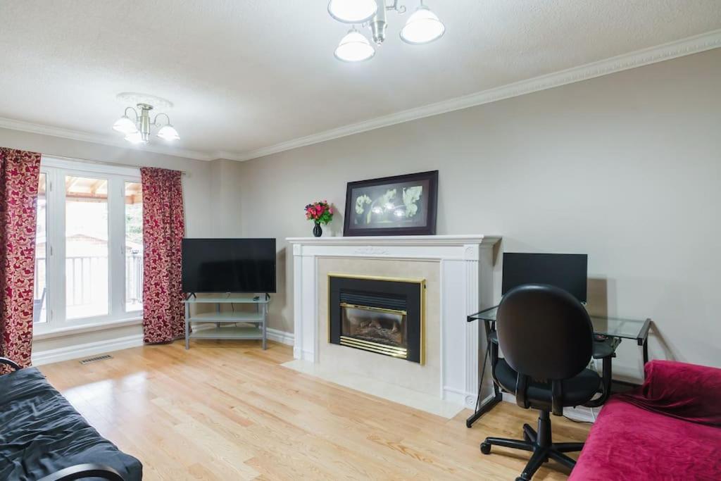 מיסיסאוגה Beautiful Home 4 Bed, 3 Bath, Garage, Backyard! מראה חיצוני תמונה